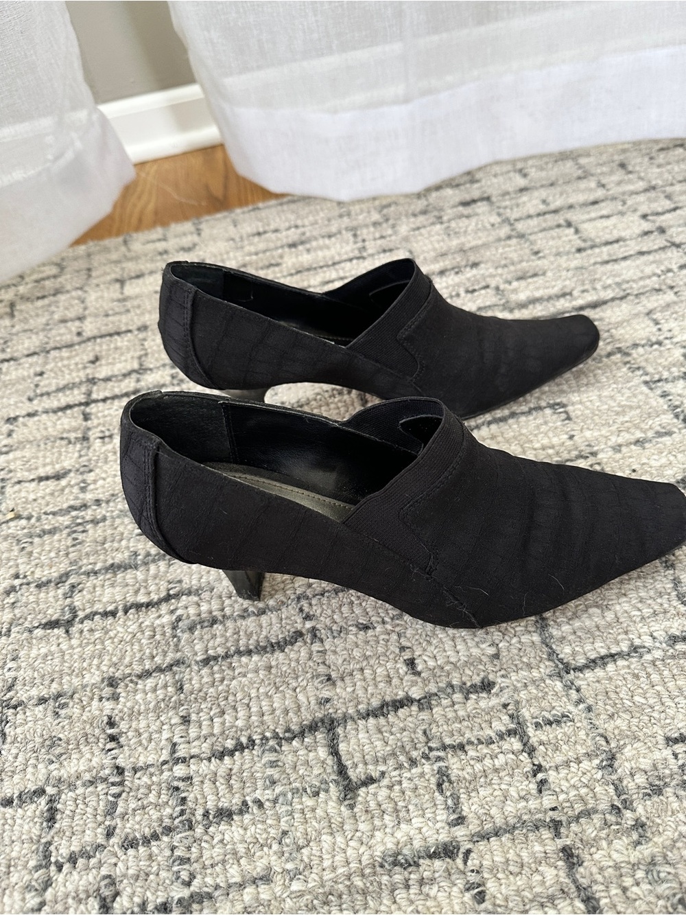 Liz Claiborne Black Pointed Kitten Heel Slip-On Pumps
